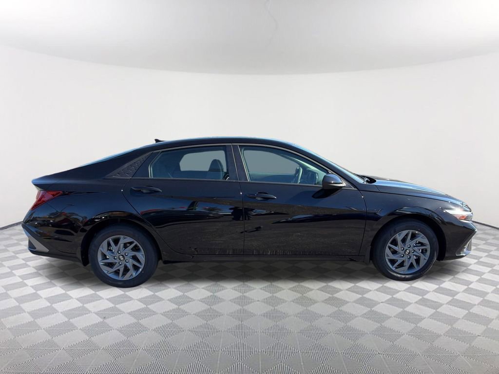 New 2026 Hyundai Elantra Blue image 4