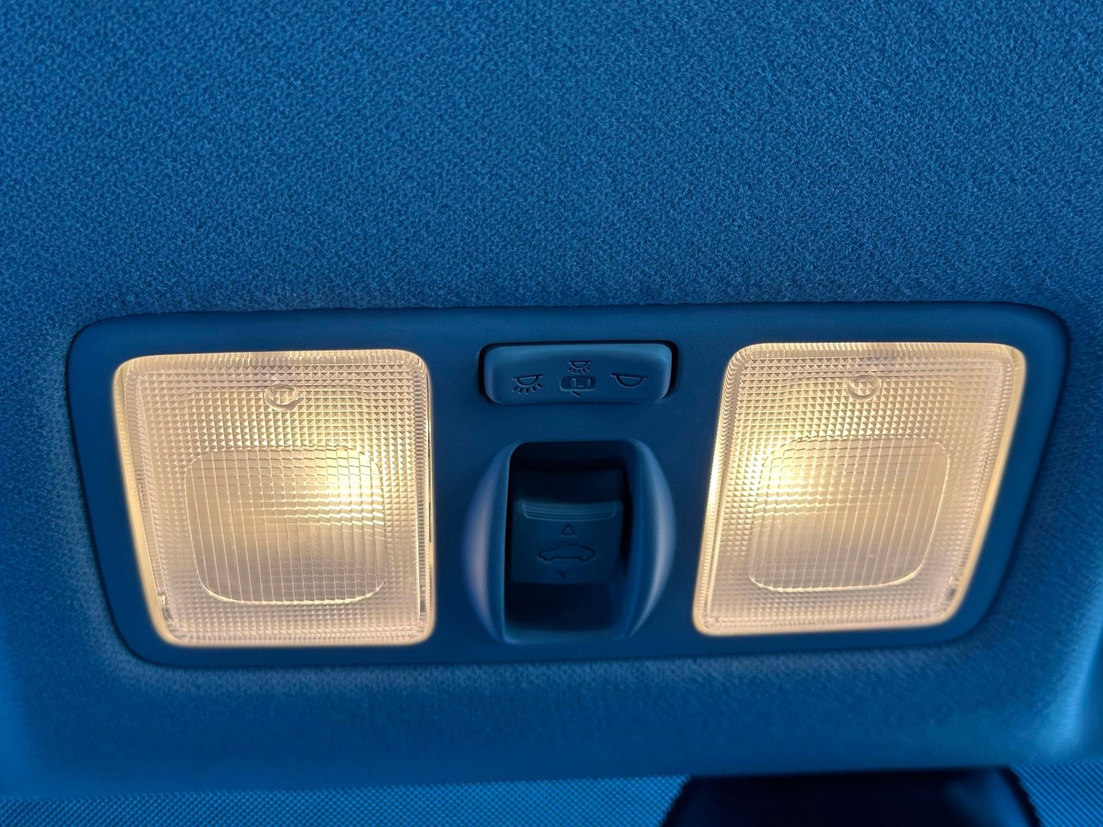 Used 2022 Hyundai Venue SEL w/ Cargo Package image 32