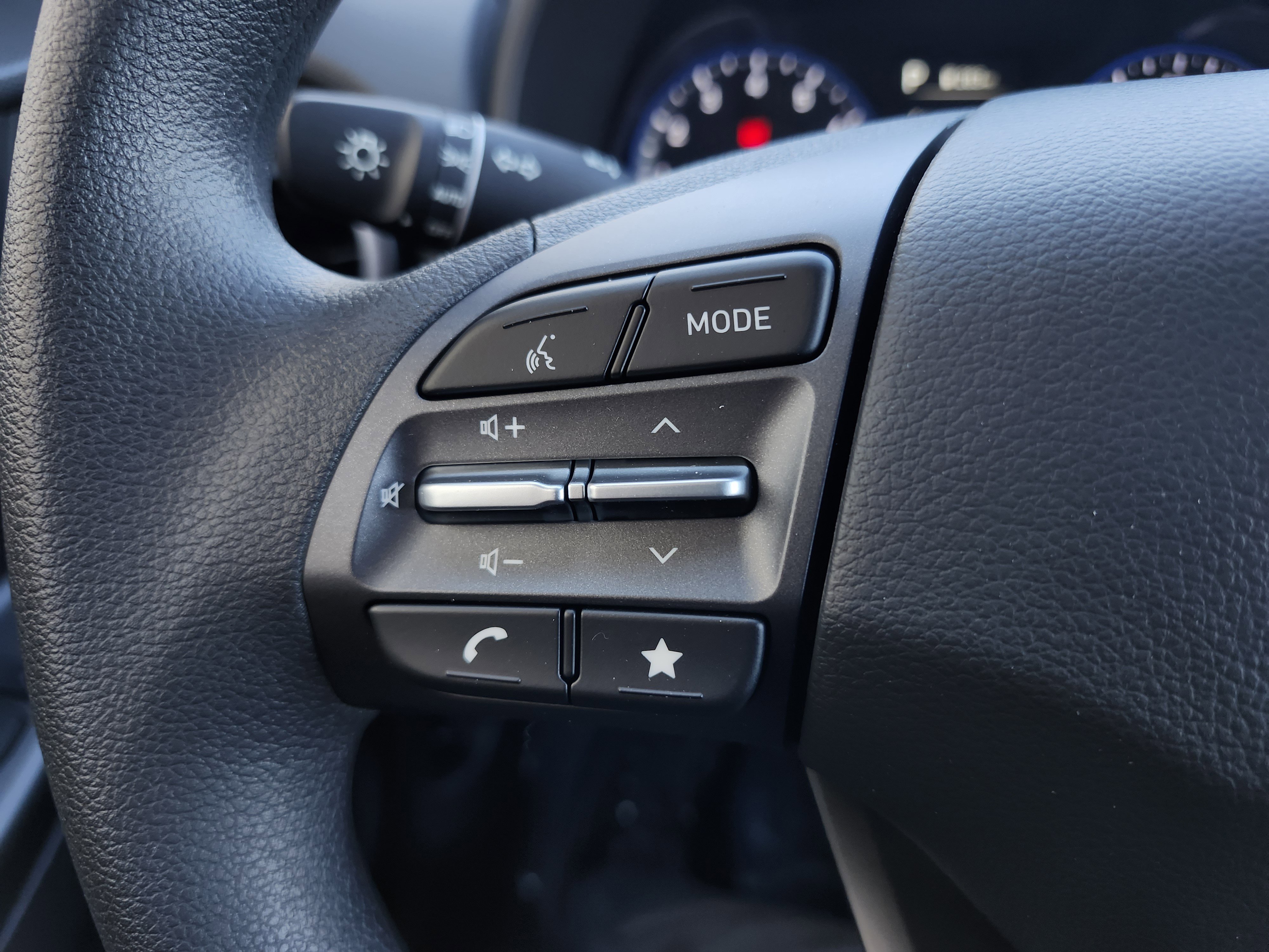 Used 2023 Hyundai Kona SE w/ Cargo Package image 12