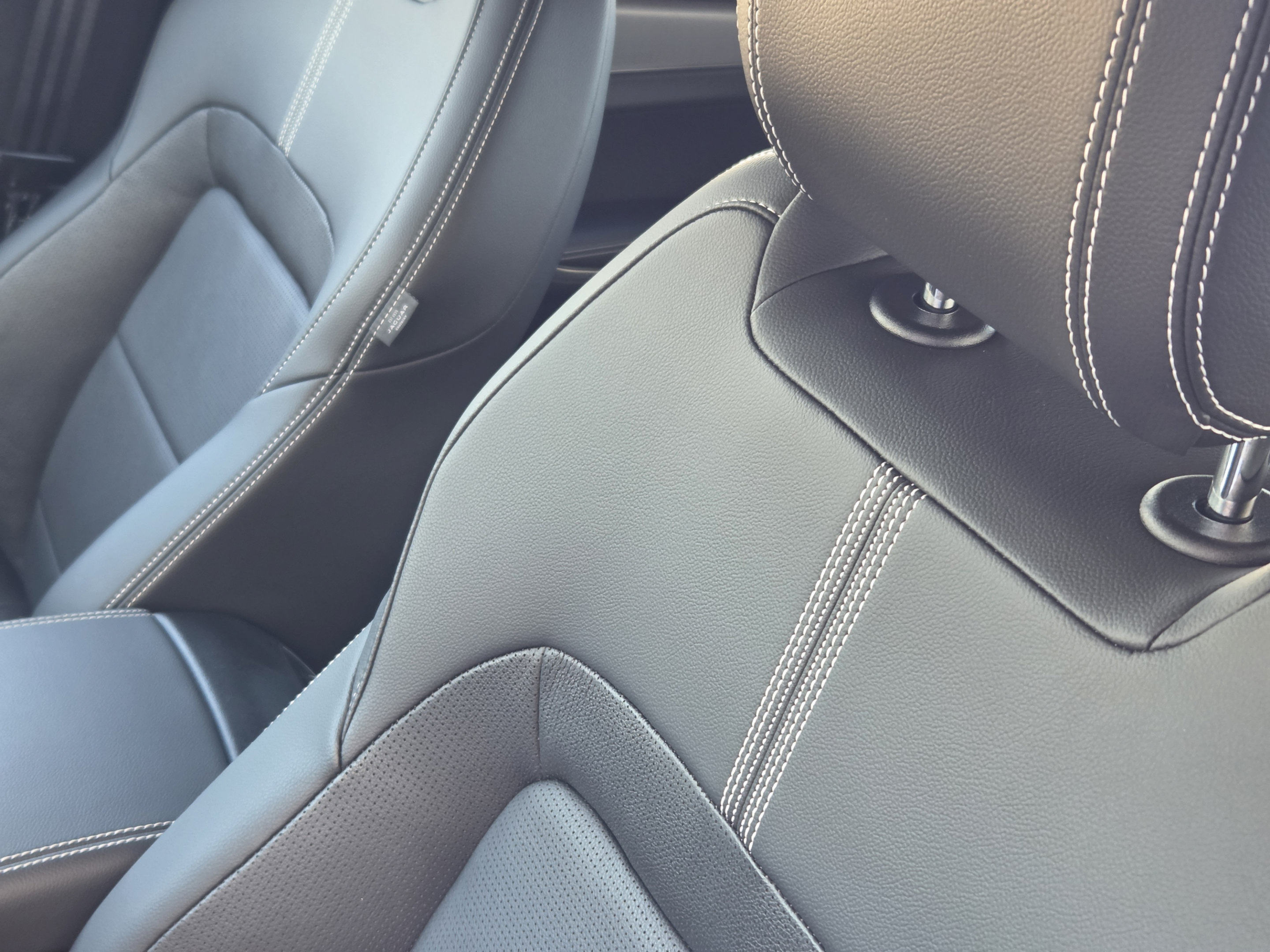 Certified 2024 Jaguar XF R-Dynamic SE AWD/4WD image 11