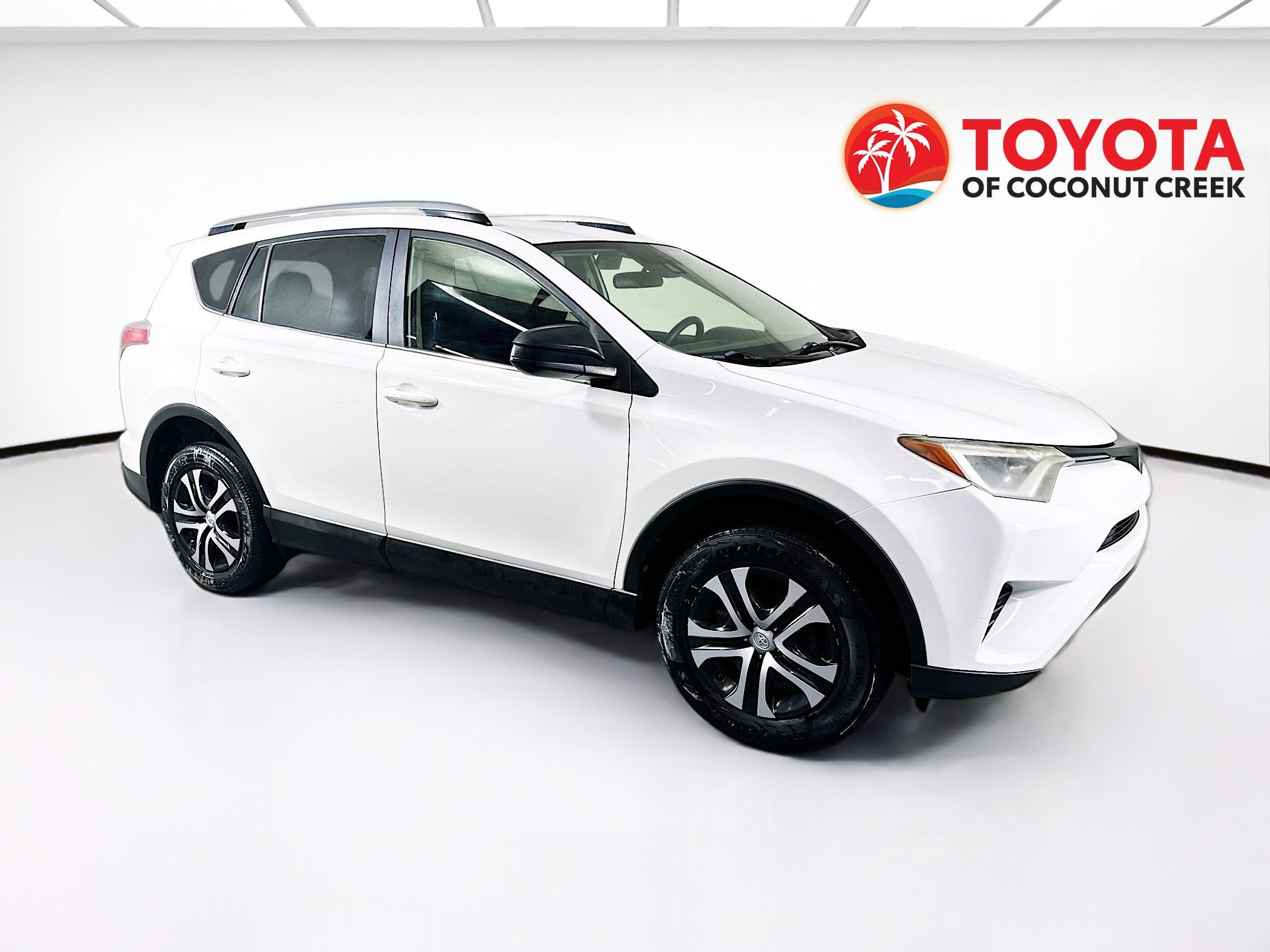 Used 2017 Toyota RAV4 LE FWD image 1