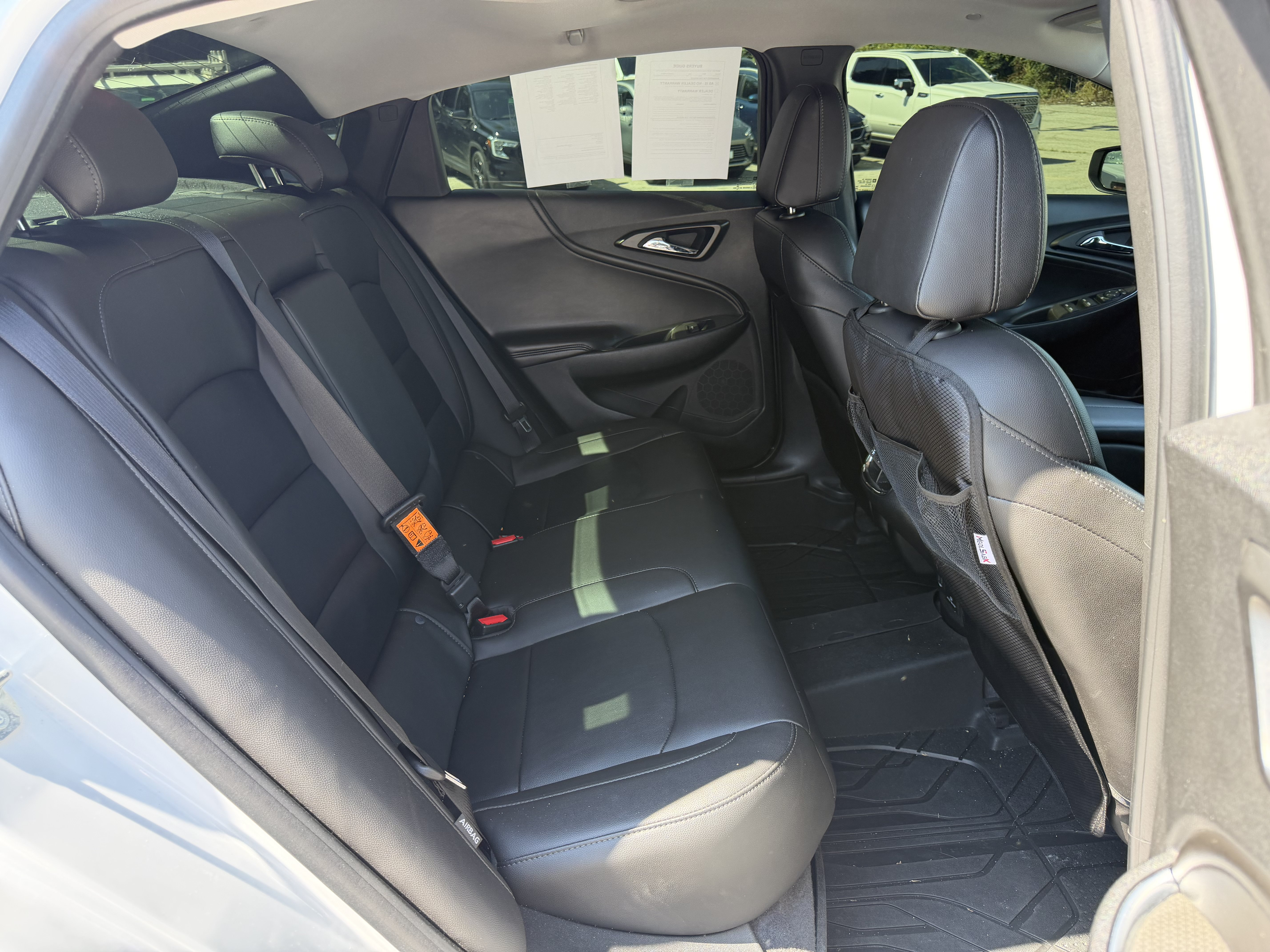 Used 2018 Chevrolet Malibu LT w/ Leather Package FWD image 9