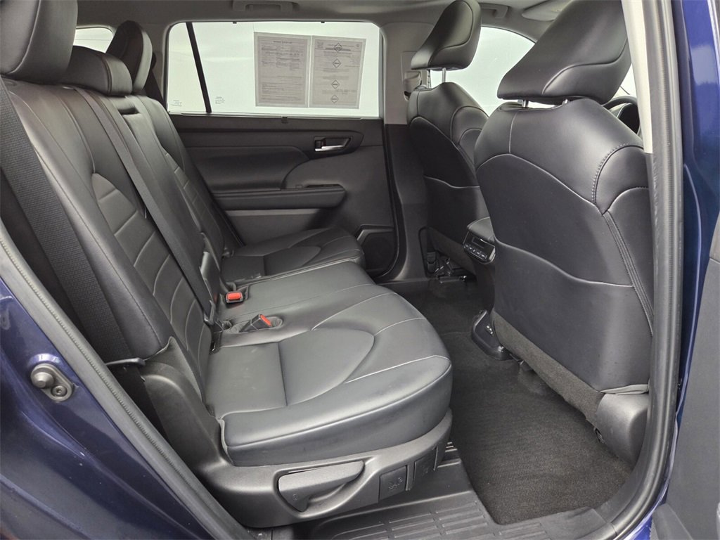 Used 2022 Toyota Highlander XLE image 17