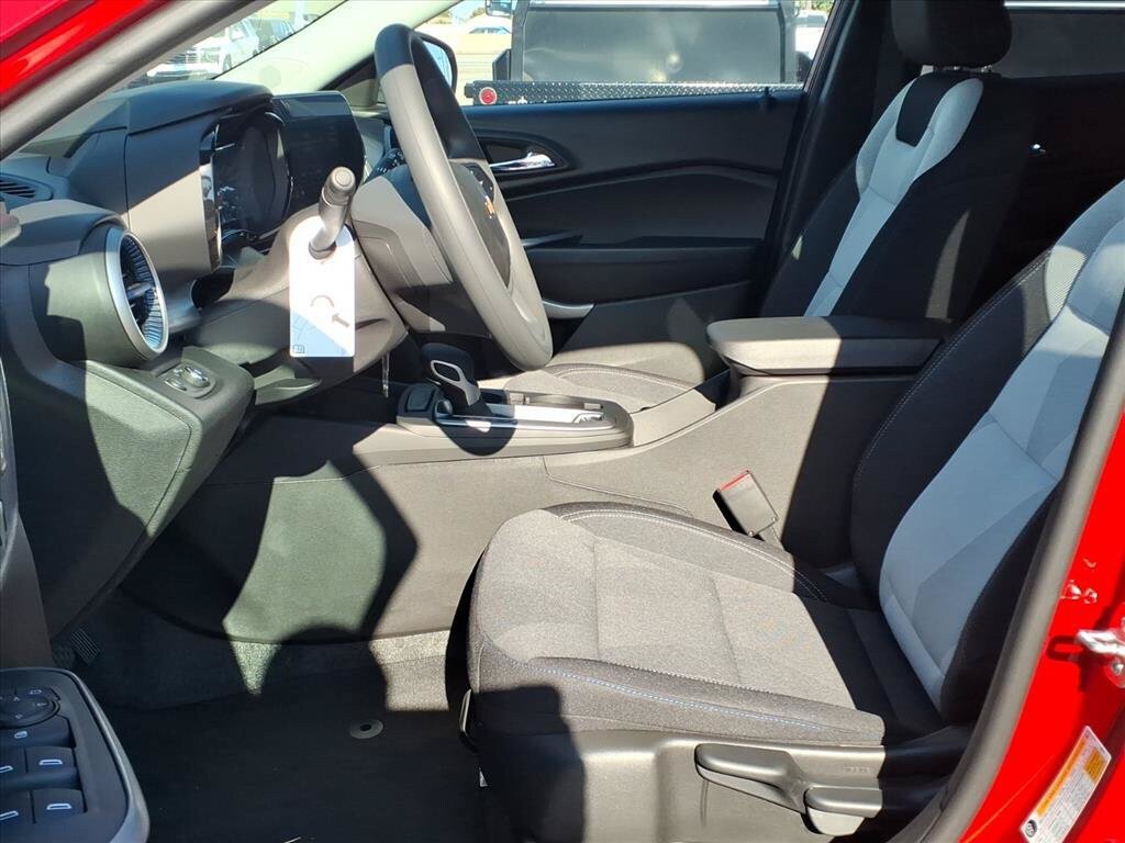 New 2026 Chevrolet Trax LS w/ LS Convenience Package FWD image 16