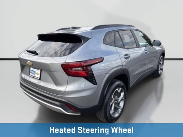 Used 2025 Chevrolet Trax LT w/ LT Convenience Package FWD image 8