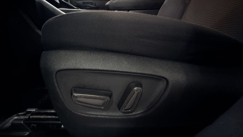 Used 2024 Toyota Highlander LE FWD image 25
