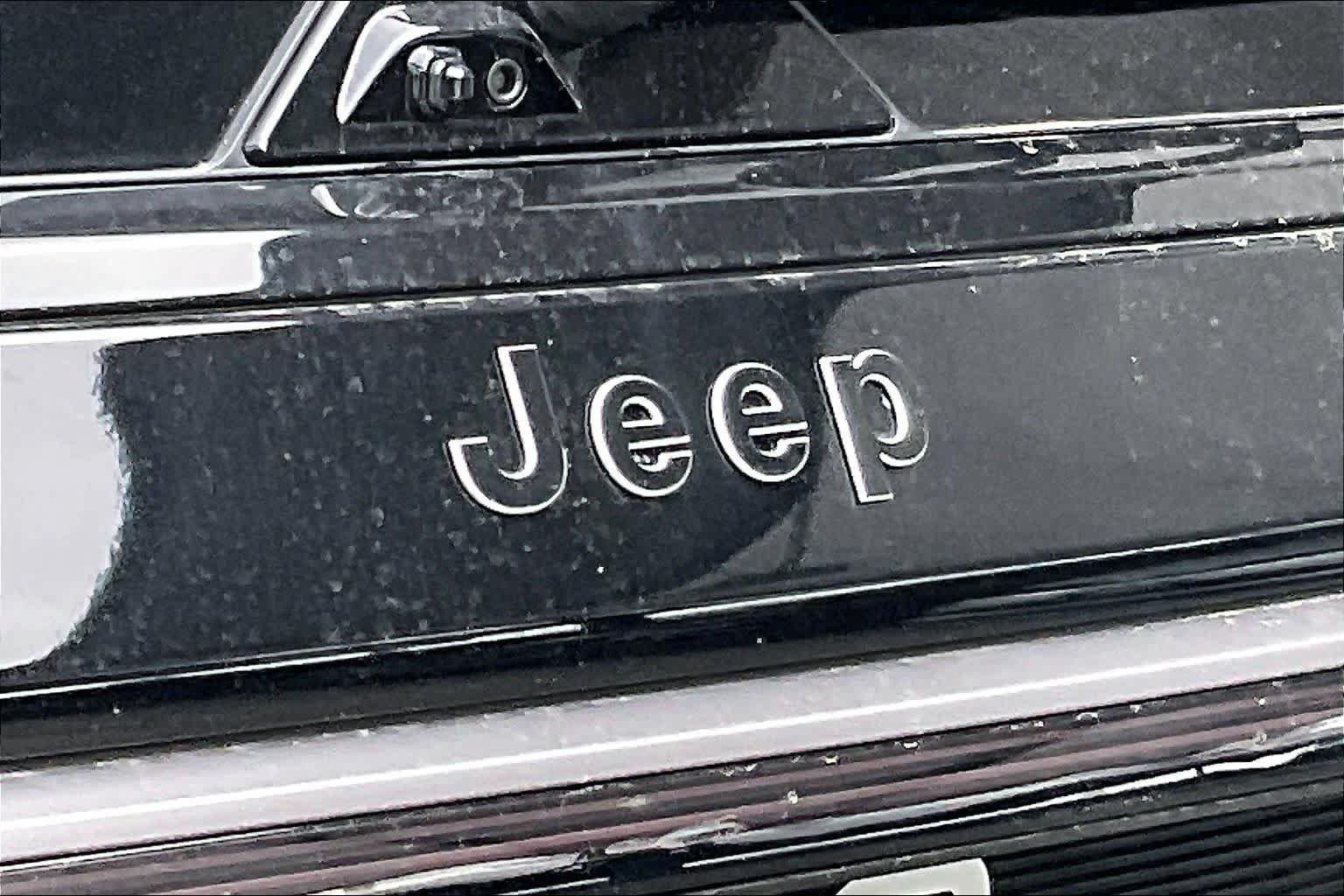 New 2026 Jeep Grand Wagoneer Summit AWD/4WD image 13