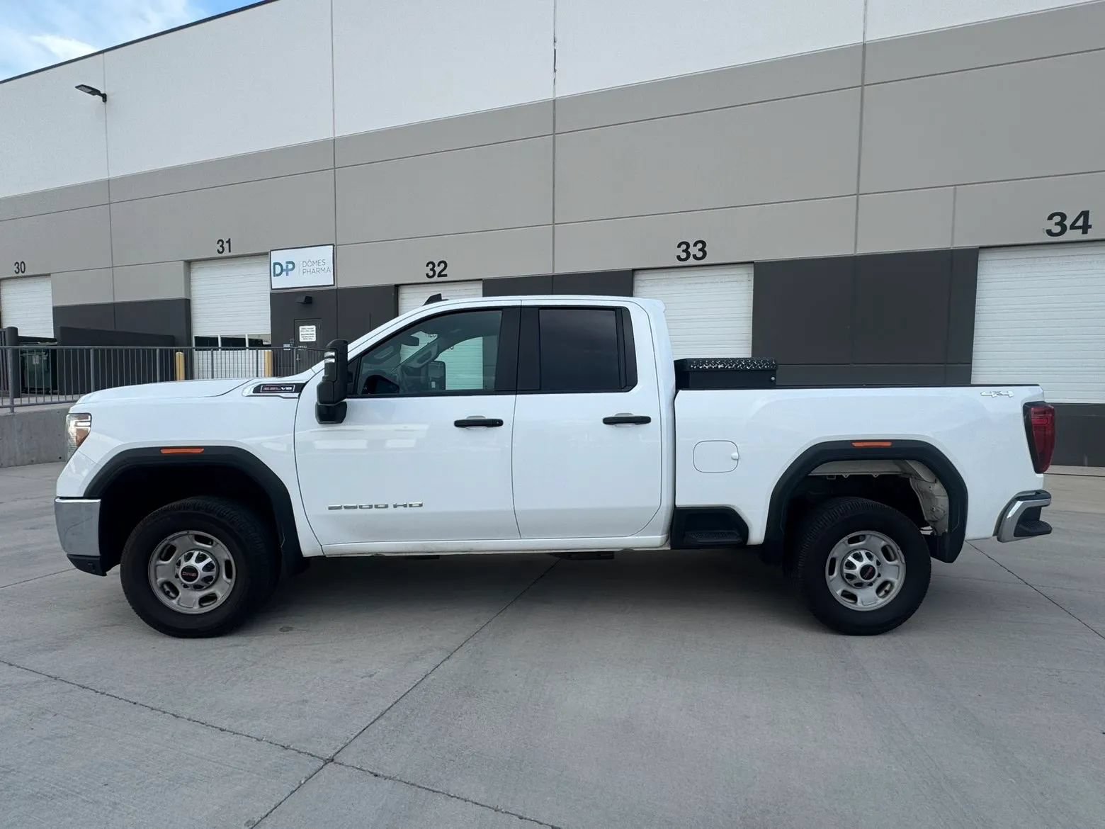 Used 2023 GMC Sierra 2500 Pro w/ Convenience Package AWD/4WD image 2