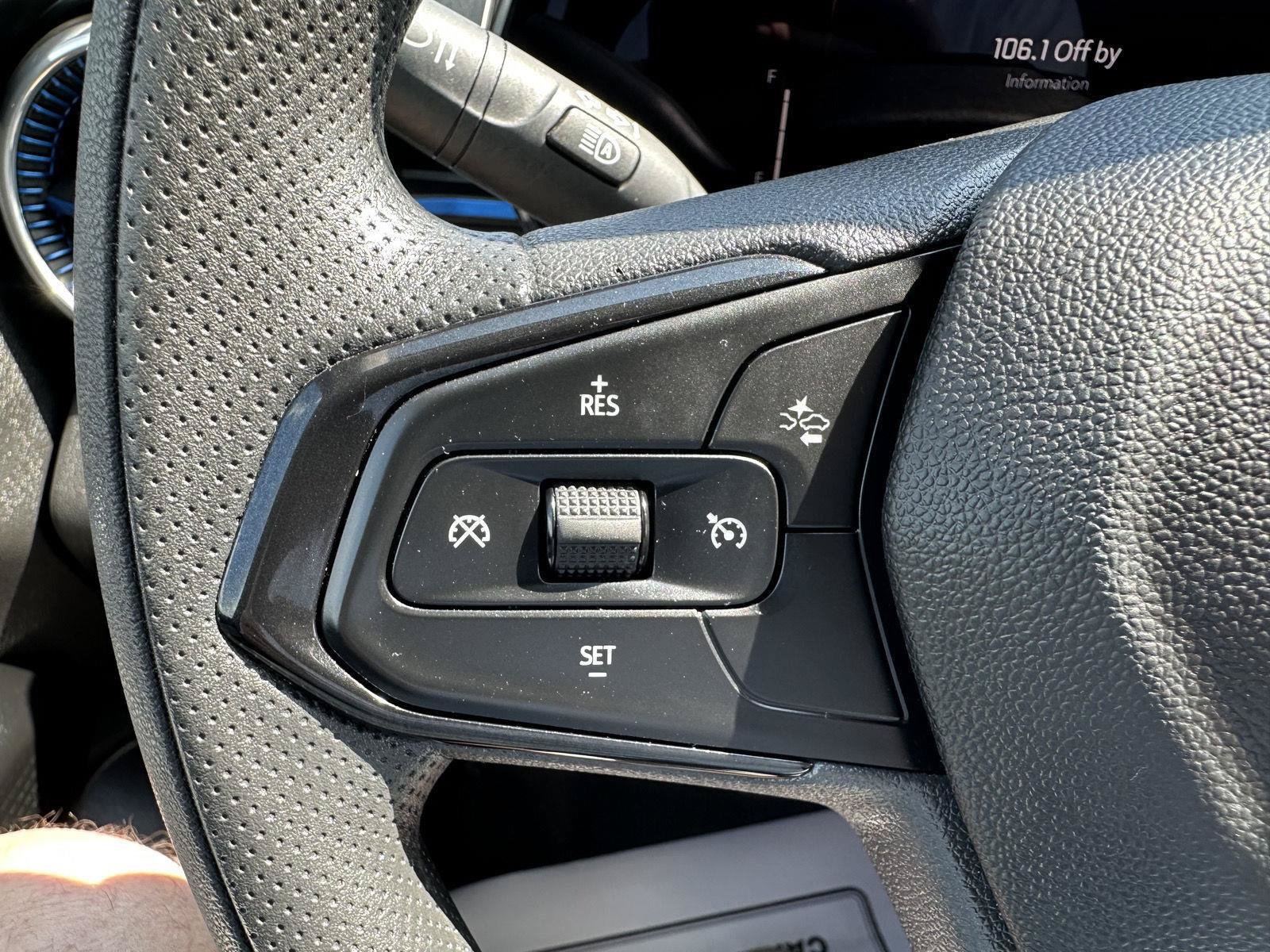 Used 2025 Chevrolet Trax LT FWD image 22