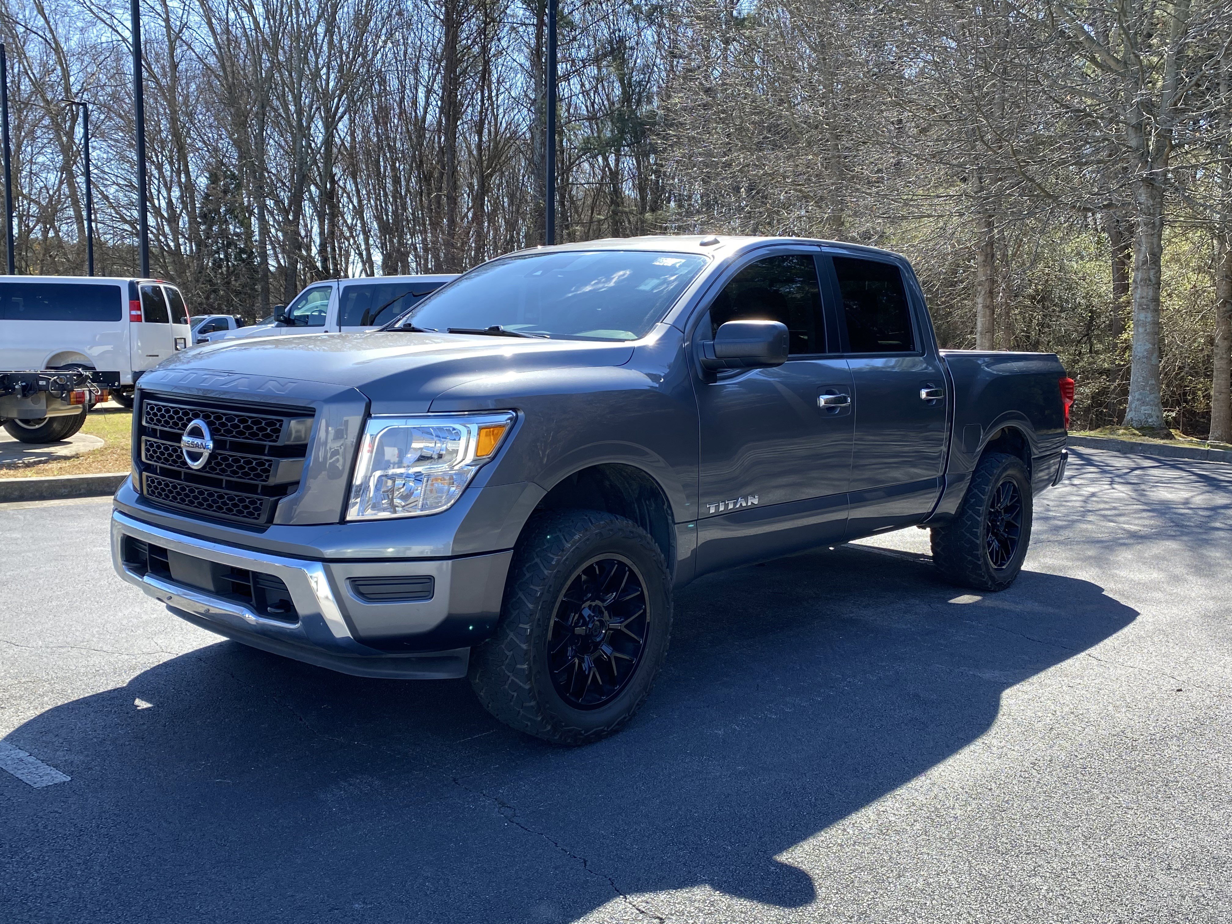 Used 2021 Nissan Titan SV image 5