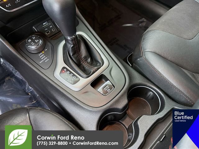 Used 2018 Jeep Cherokee Trailhawk AWD/4WD image 19
