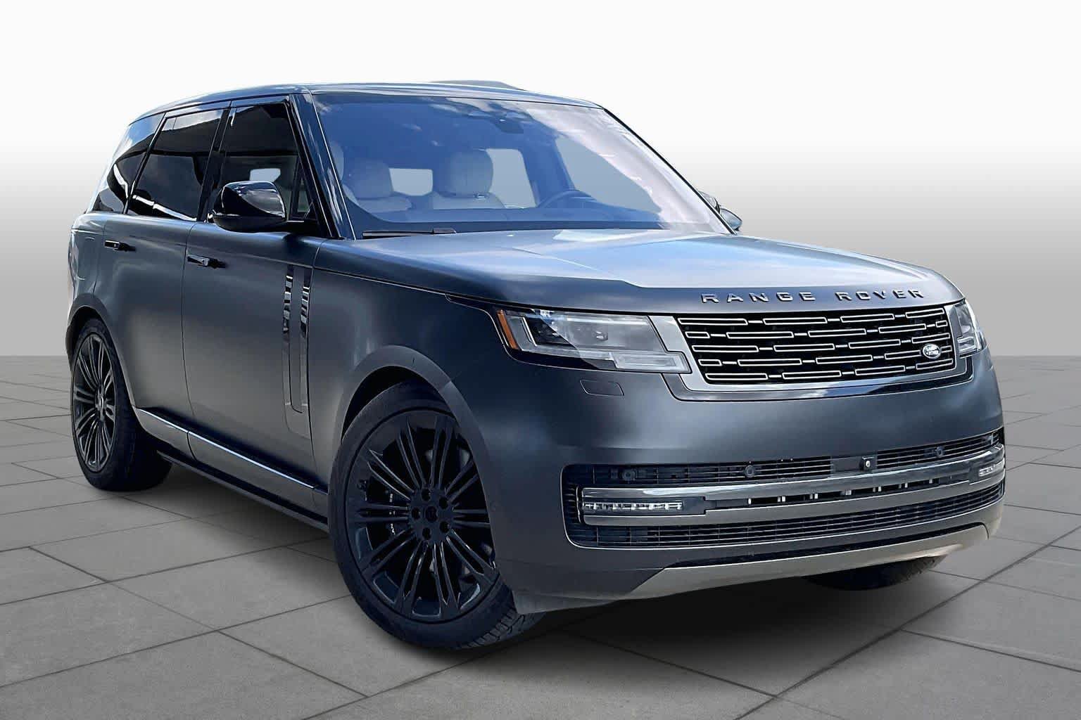 Used 2023 Land Rover Range Rover SE AWD/4WD image 2