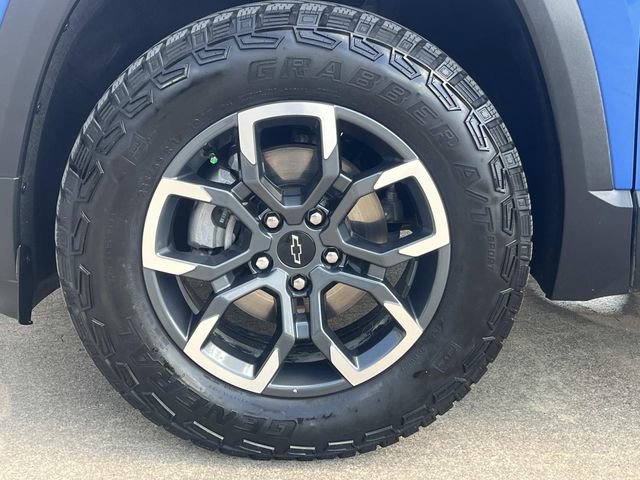 Used 2025 Chevrolet Equinox ACTIV w/ Safety and Technology Package FWD image 6