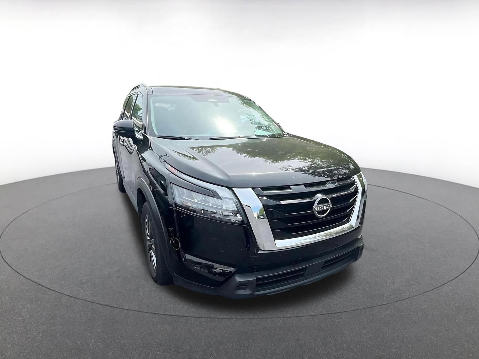 Used 2025 Nissan Pathfinder SV AWD/4WD image 3
