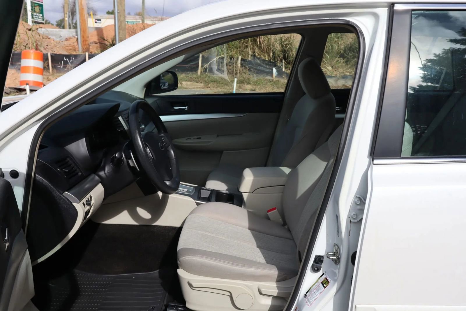 Used 2014 Subaru Outback 2.5i AWD/4WD image 9