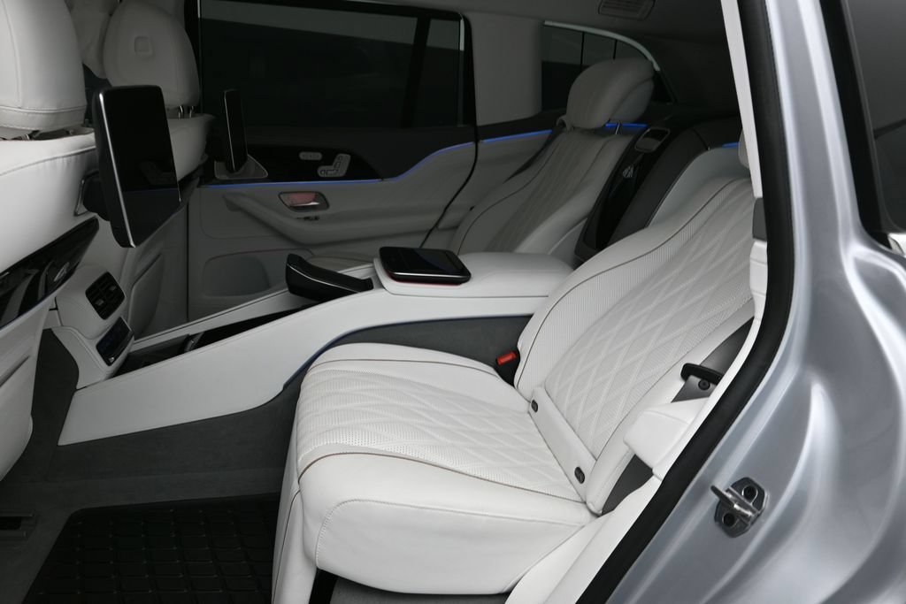 Used 2025 Mercedes-Benz Maybach GLS 600 4MATIC image 18