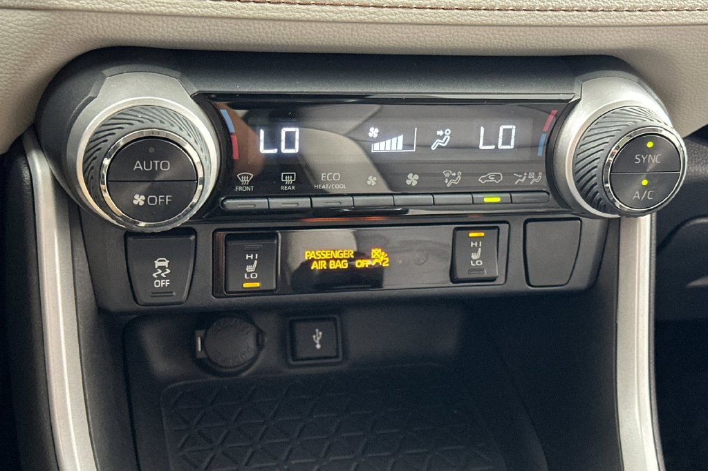Used 2021 Toyota RAV4 XLE Premium AWD/4WD image 25