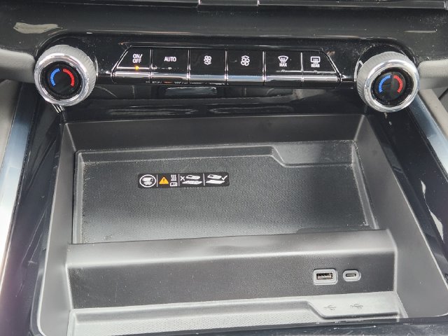 Used 2025 Chevrolet Suburban Premier AWD/4WD image 20
