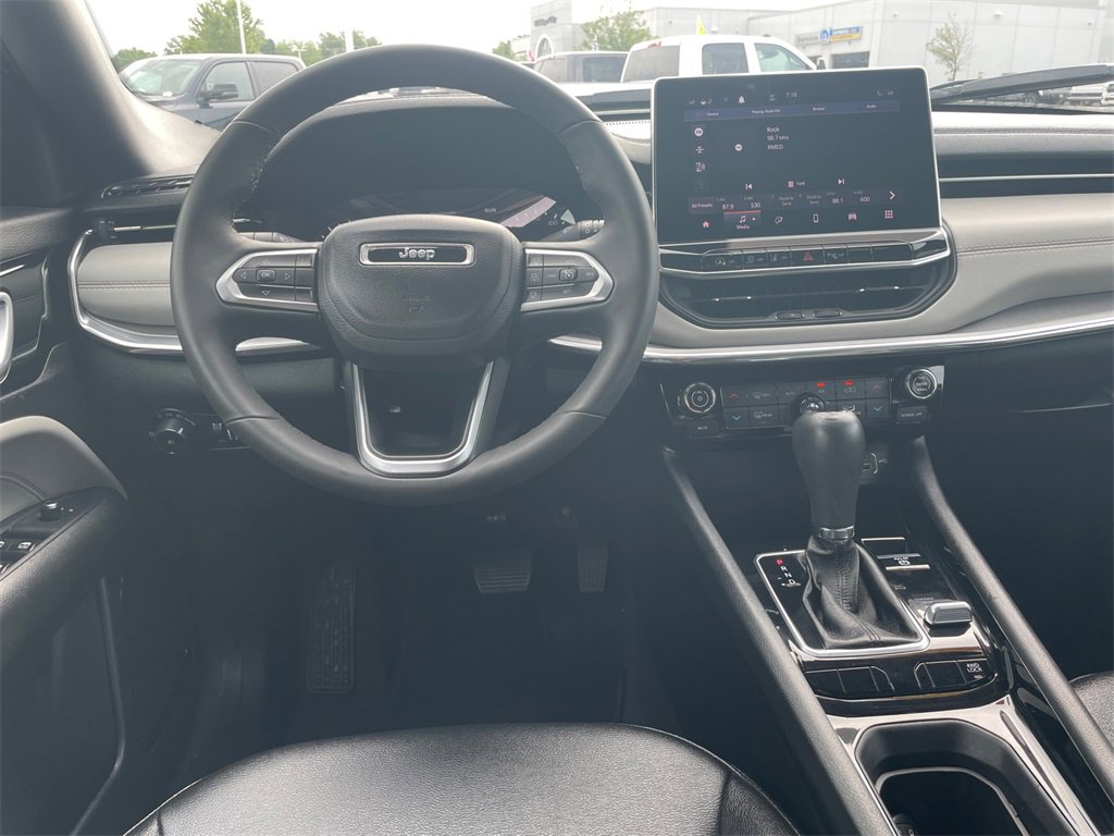 Used 2024 Jeep Compass Limited image 32