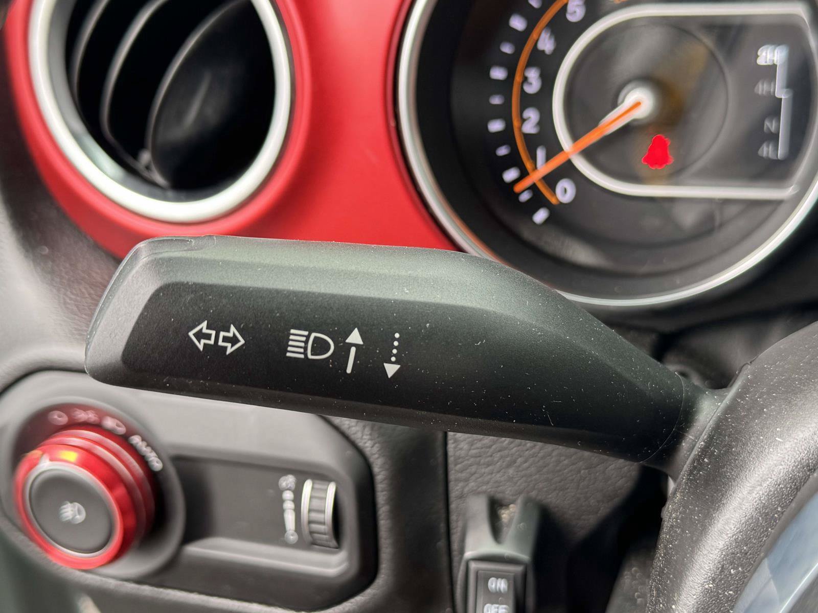 Used 2023 Jeep Wrangler Unlimited Rubicon w/ Cold Weather Group AWD/4WD image 15