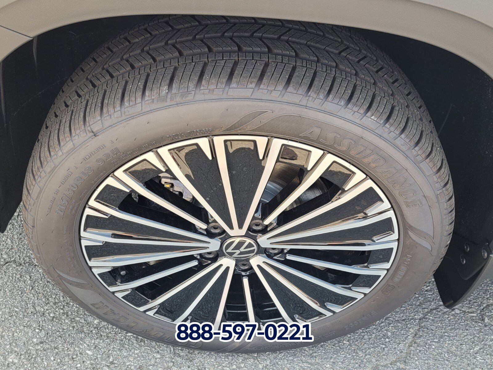 New 2025 Volkswagen Taos SE image 20