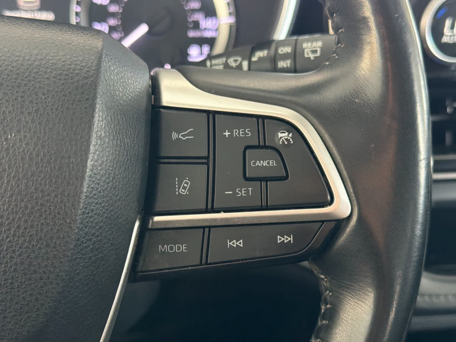 Used 2023 Toyota Highlander XLE FWD image 27