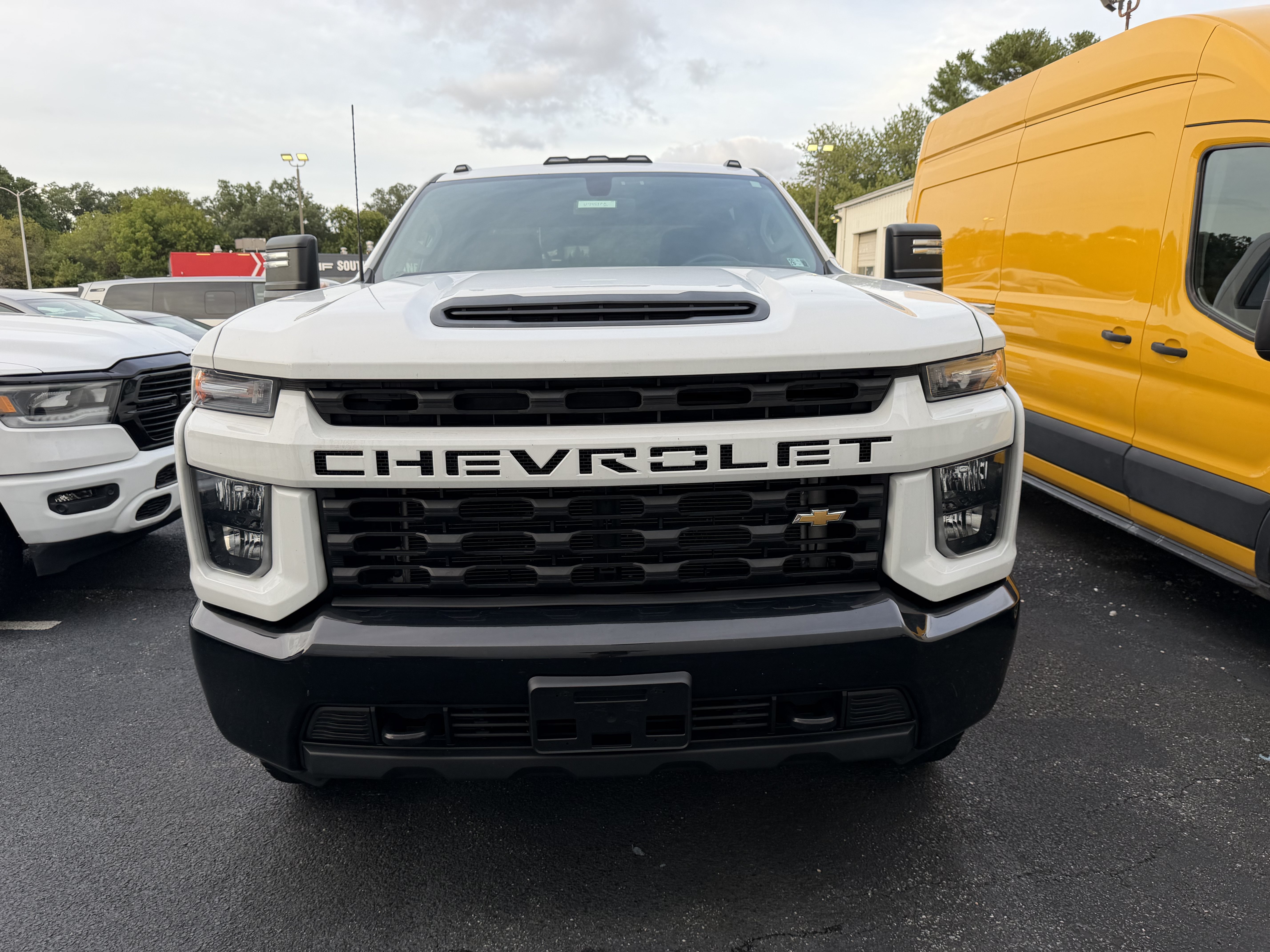 Used 2023 Chevrolet Silverado 2500 Custom w/ Custom Convenience Package AWD/4WD image 3