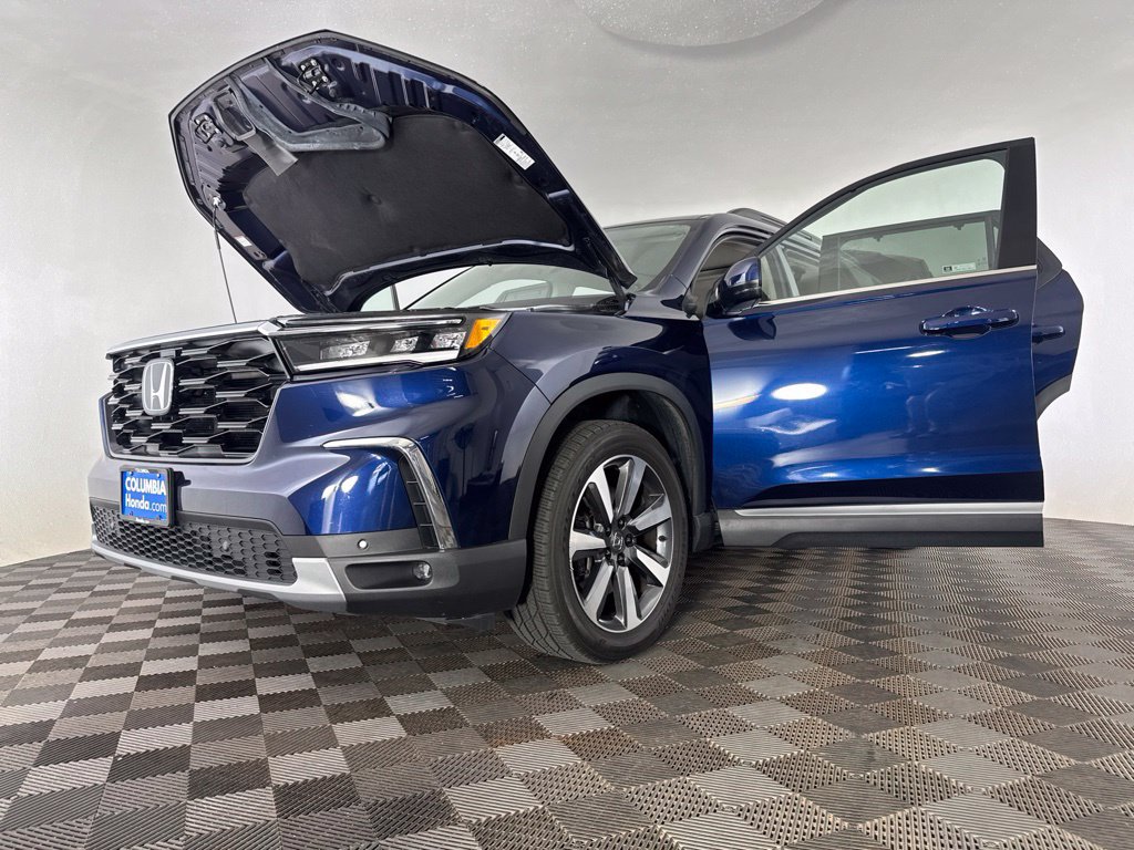 Certified 2025 Honda Pilot Touring image 16