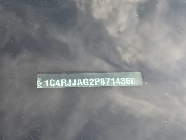Used 2023 Jeep Grand Cherokee L Laredo RWD image 14