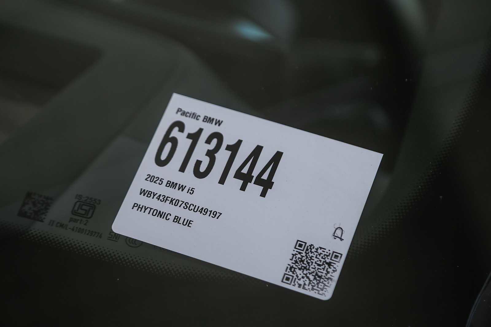 Used 2025 BMW i5 M60 w/ Executive Package image 24