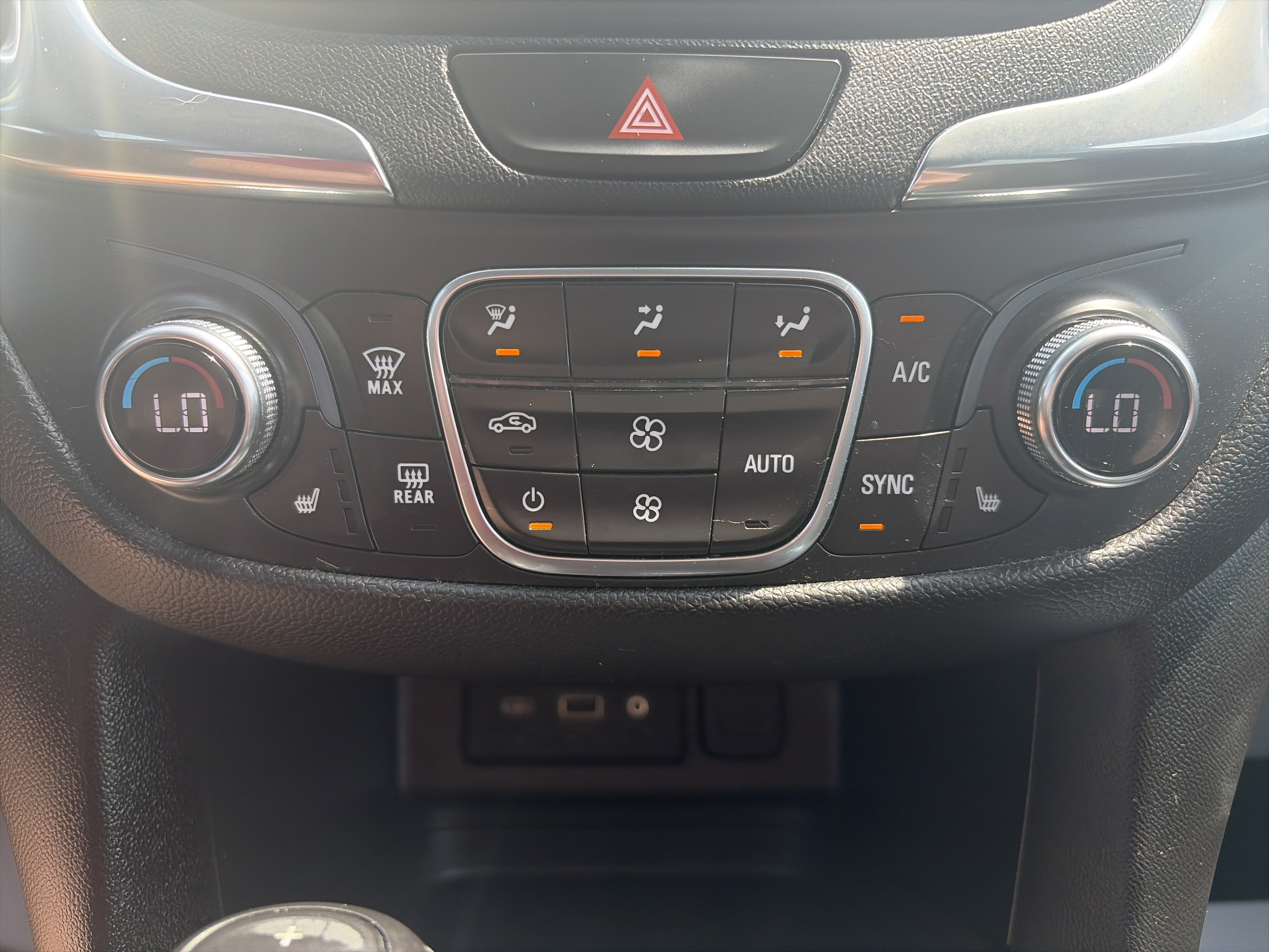 Used 2020 Chevrolet Equinox LT AWD/4WD image 27