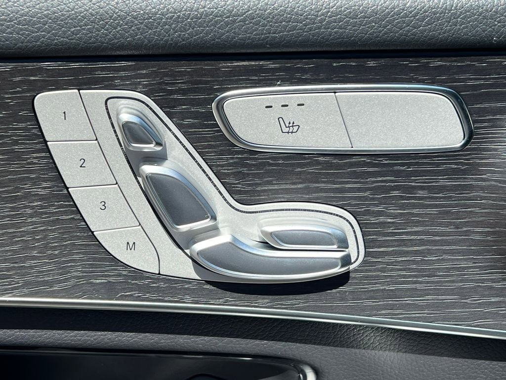 Used 2022 Mercedes-Benz GLC 300 4MATIC w/ Driver Assistance Package image 15