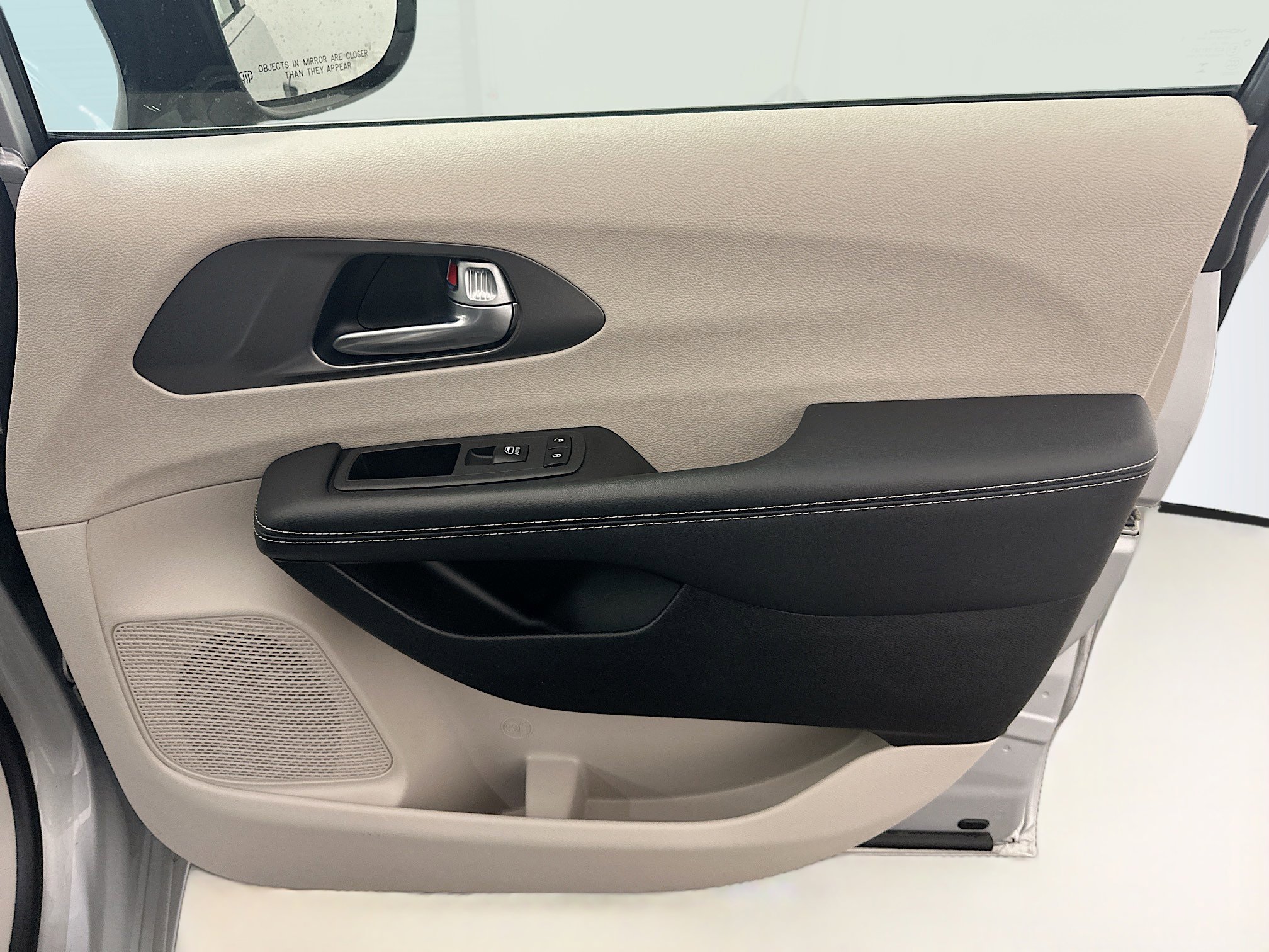 Used 2024 Chrysler Pacifica Touring-L FWD image 34