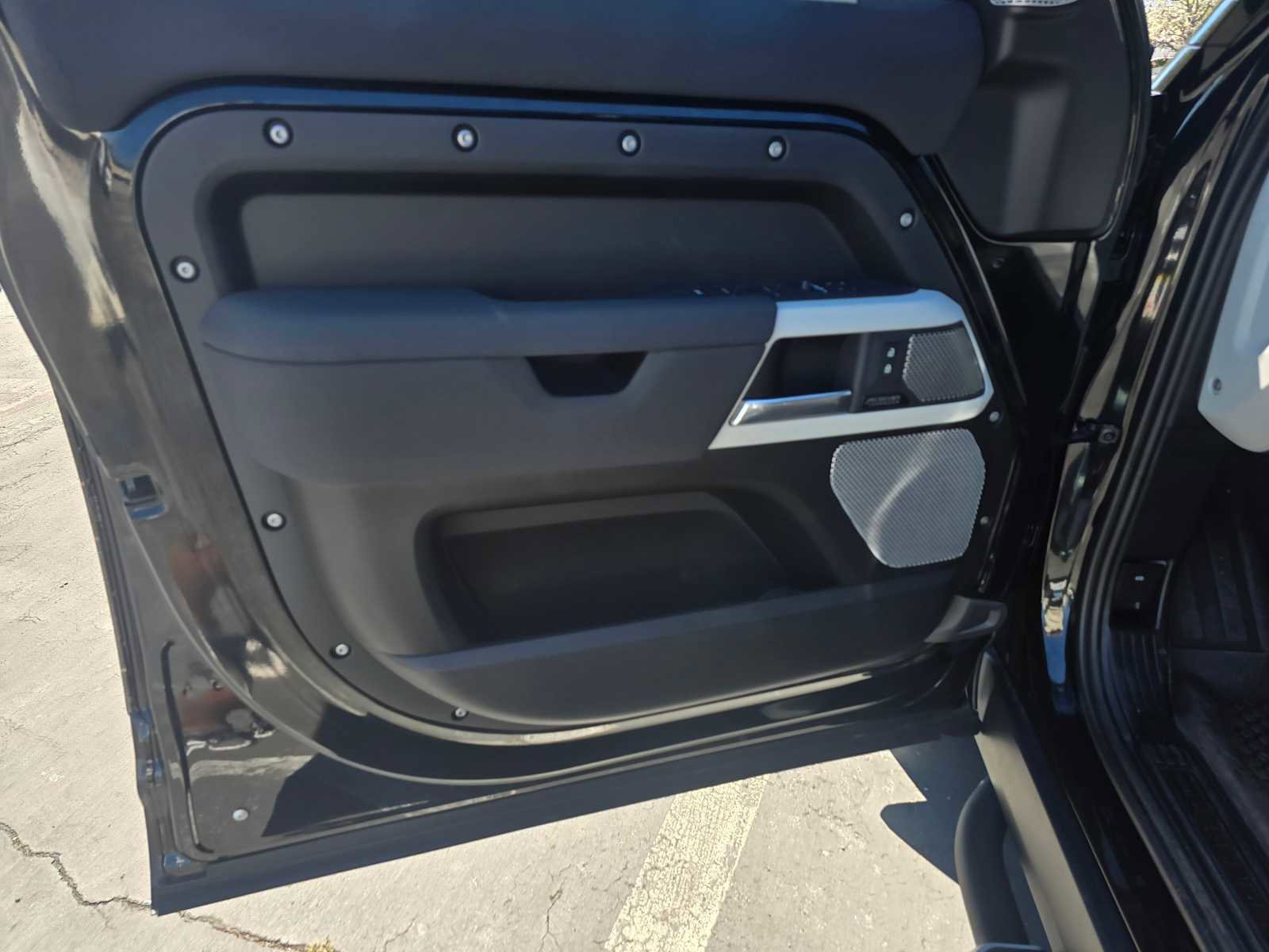 Used 2023 Land Rover Defender 130 SE image 23