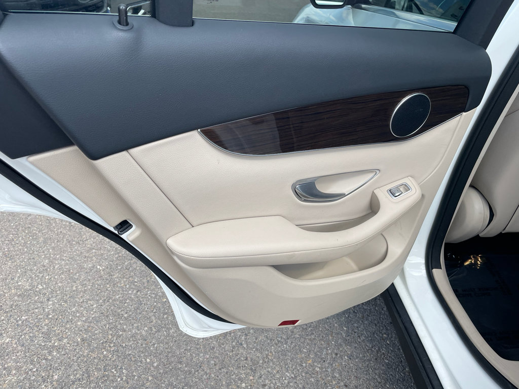 Used 2021 Mercedes-Benz GLC 300 4MATIC image 19