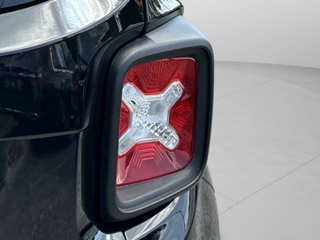 Certified 2023 Jeep Renegade Latitude AWD/4WD image 38