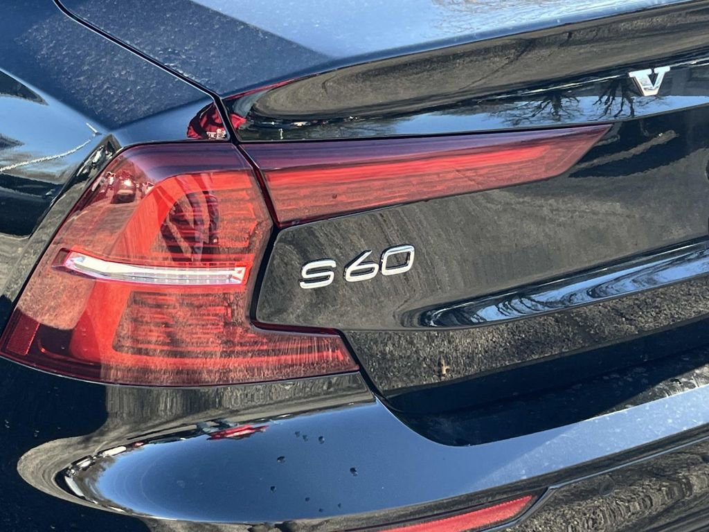 Used 2019 Volvo S60 T8 R-Design image 10