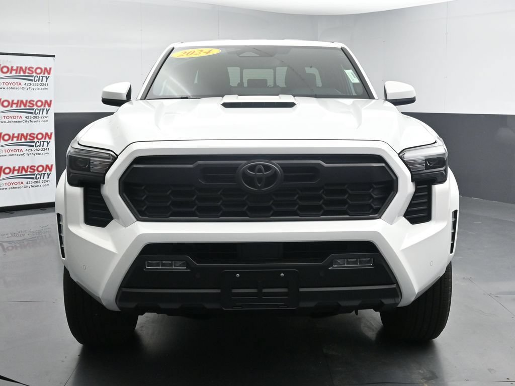 Used 2024 Toyota Tacoma TRD Sport AWD/4WD image 3