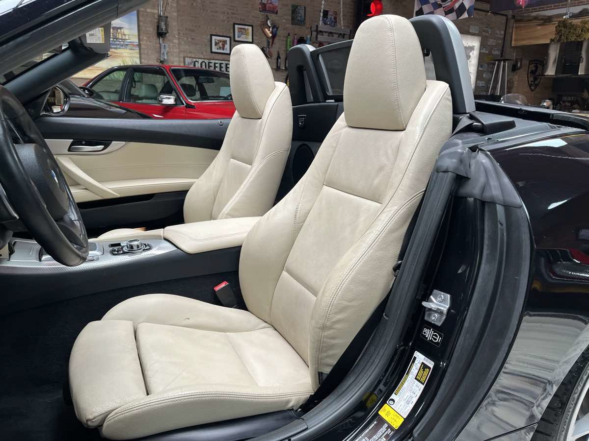 Used 2013 BMW Z4 sDrive35i RWD image 23