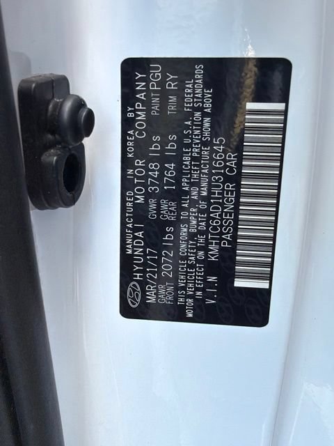 Used 2017 Hyundai Veloster FWD image 28