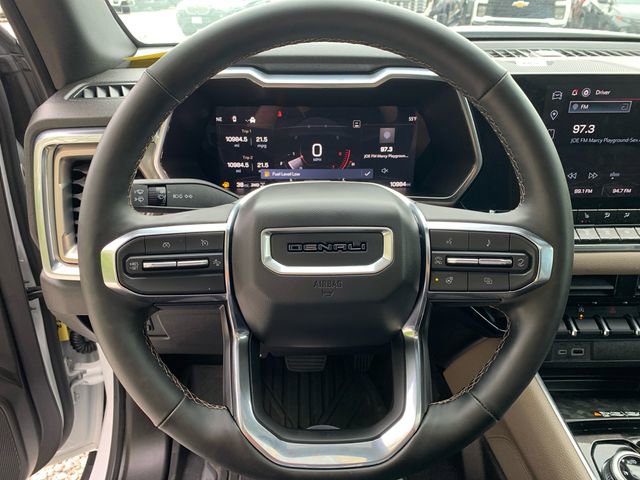 Used 2025 GMC Canyon Denali AWD/4WD image 19