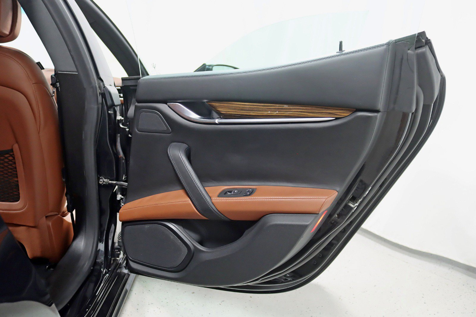 Used 2014 Maserati Ghibli S Q4 AWD/4WD image 34