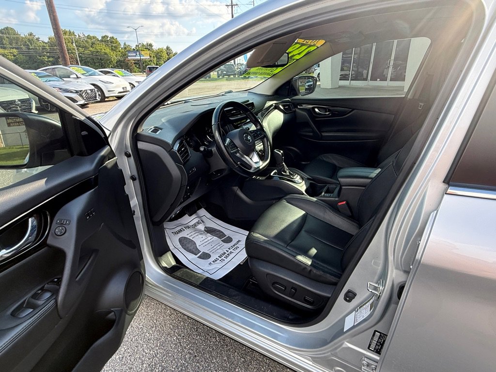 Used 2021 Nissan Rogue Sport SL w/ Premium Package image 13