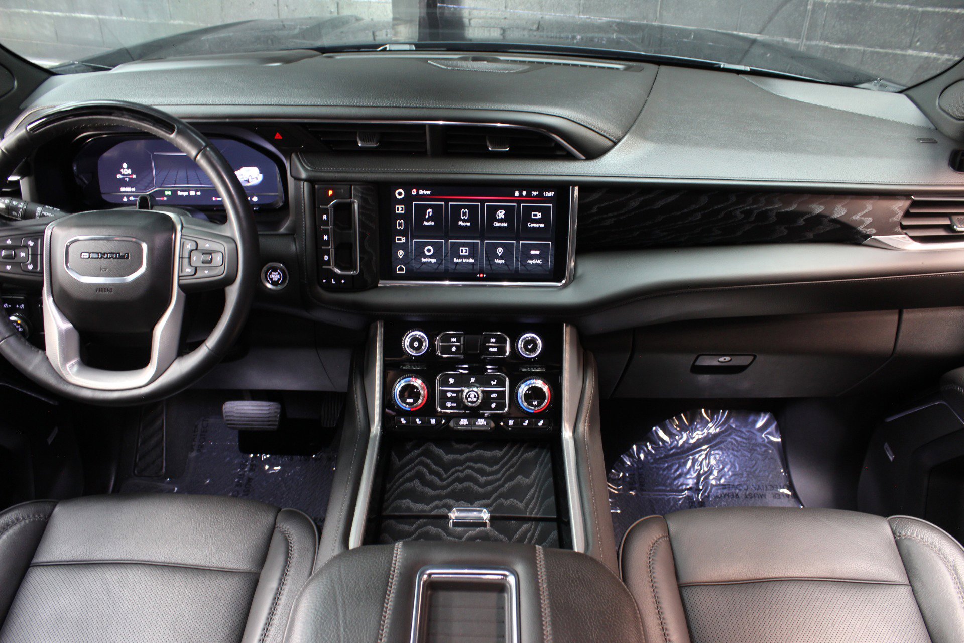 Used 2023 GMC Yukon Denali w/ Advanced Technology Package image 23