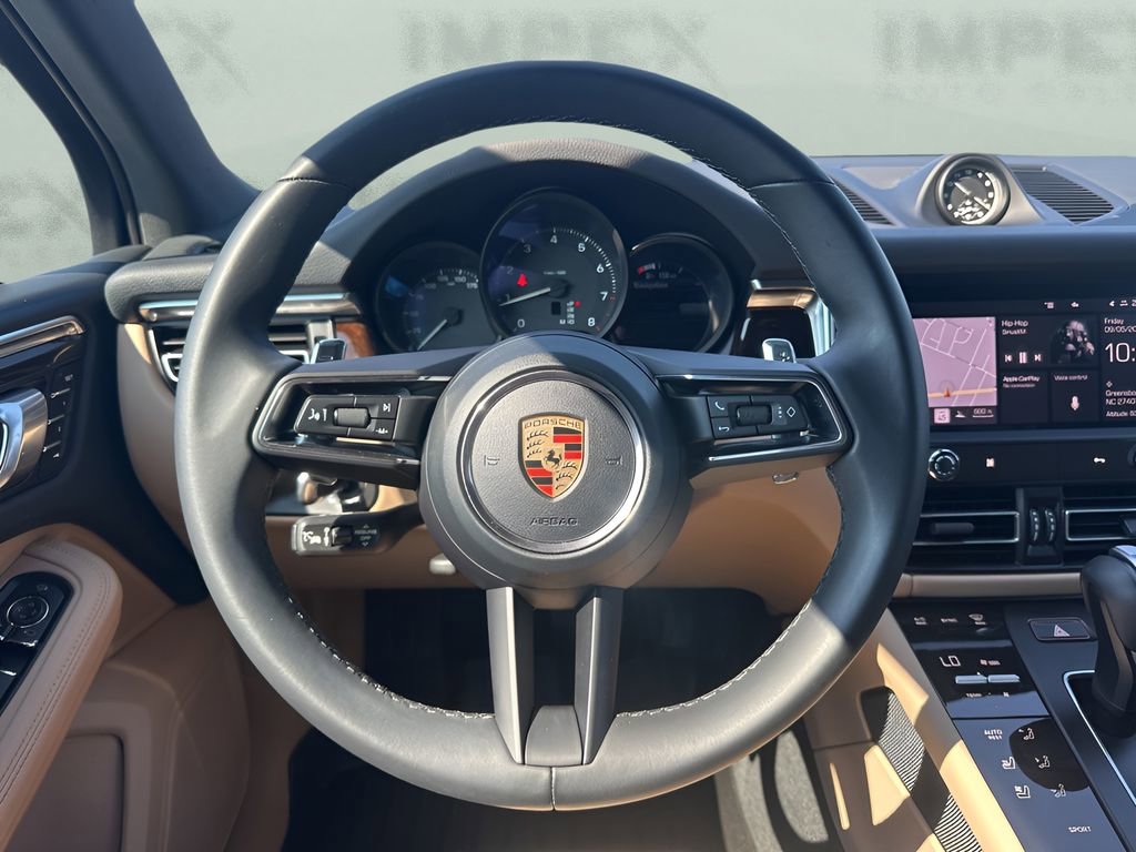 Used 2023 Porsche Macan Turbo image 16