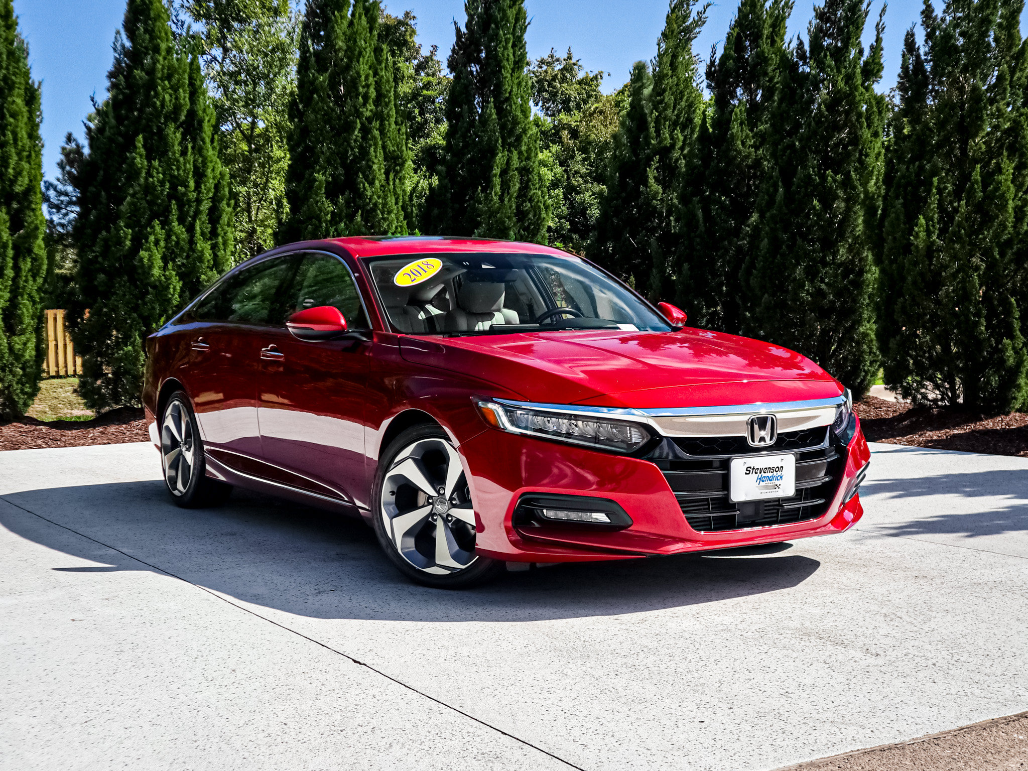 Used 2018 Honda Accord Touring image 2