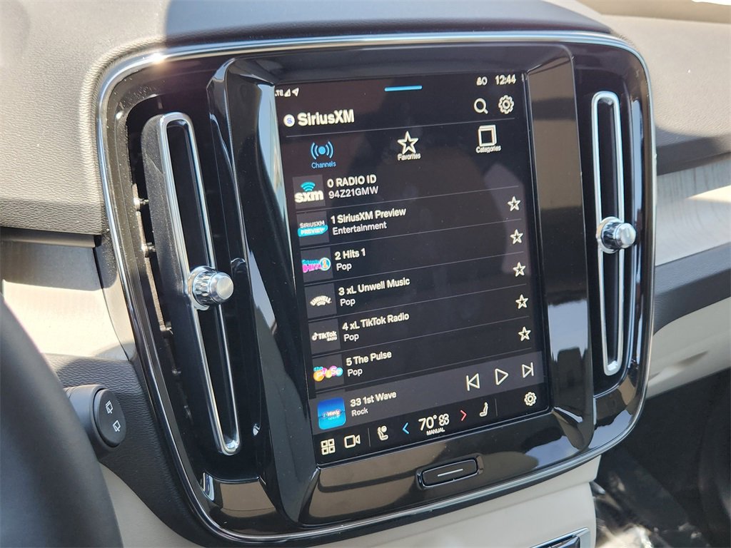 New 2025 Volvo XC40 B5 Ultra w/ Climate Package image 12