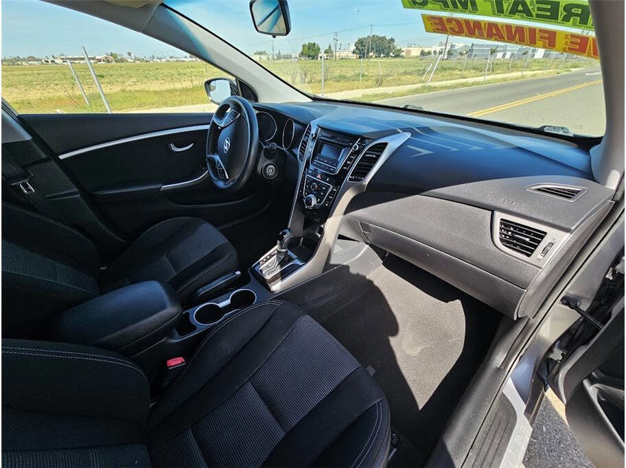 Used 2016 Hyundai Elantra GT FWD image 14