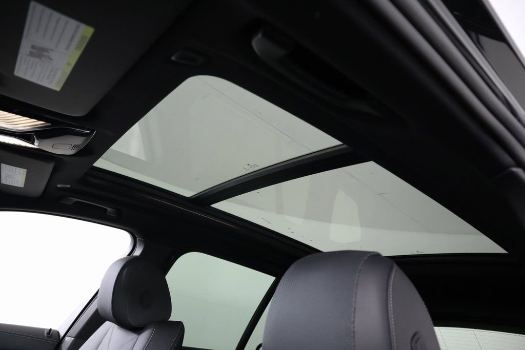New 2025 BMW X5 xDrive50e w/ Premium Package AWD/4WD image 16