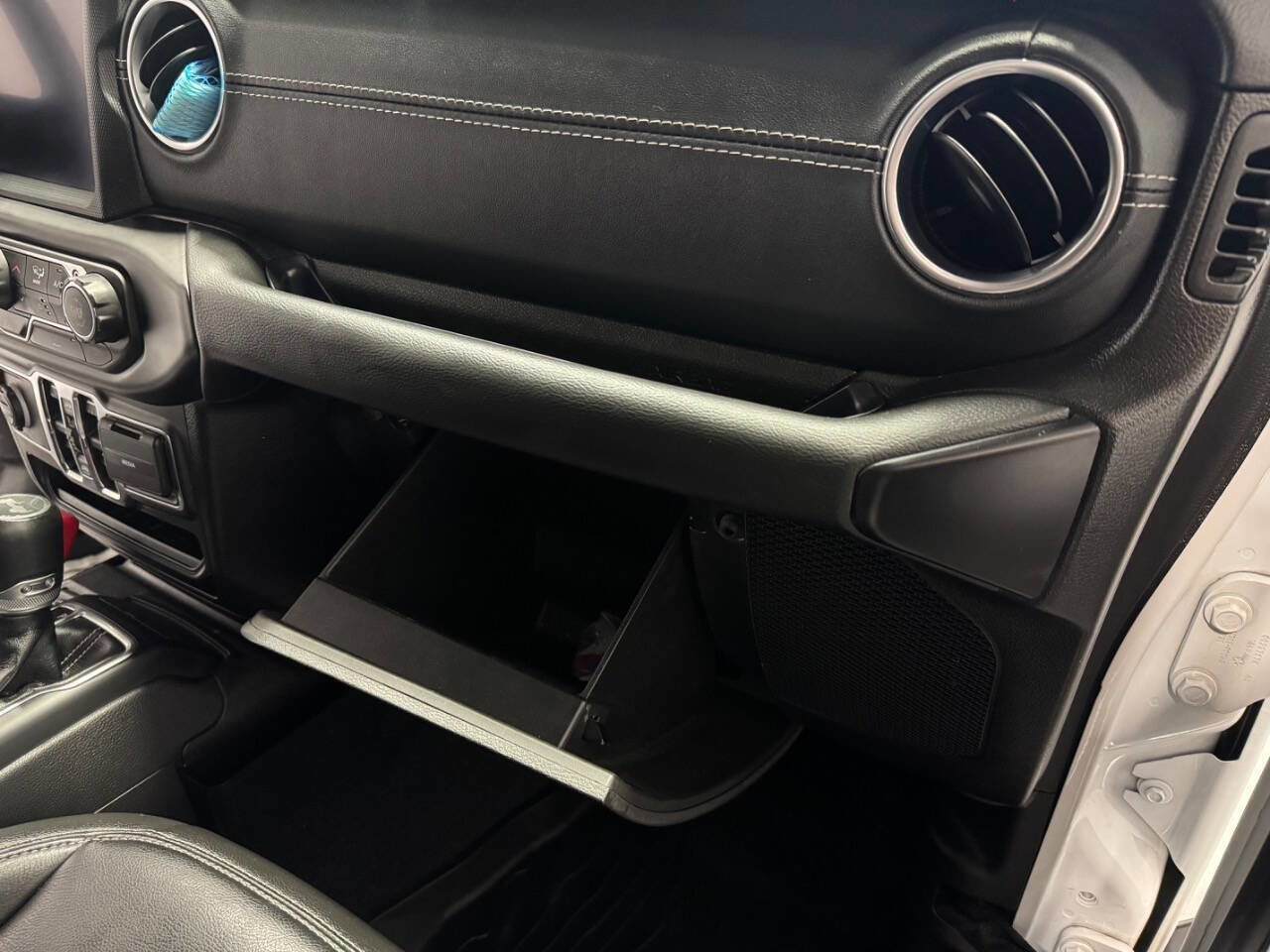 Used 2022 Jeep Wrangler Unlimited Sahara w/ Cold Weather Group image 23